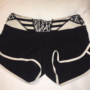 lulu speed up shorts 2.5”